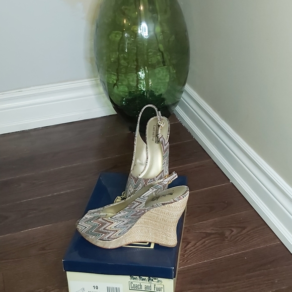 💢SOLD💢Coach and Four Ladies Multi Color Heels - Picture 10 of 14